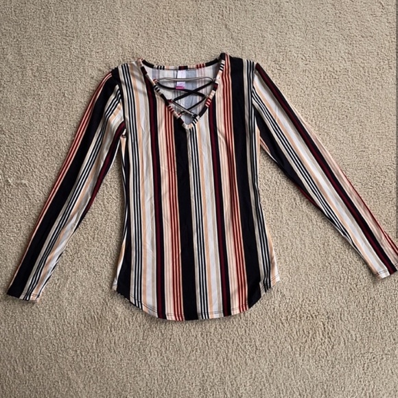 Top - Picture 2 of 3